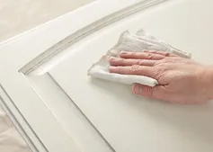 madiganstudios_kilz_2019_kitchencabinetwipe1.png